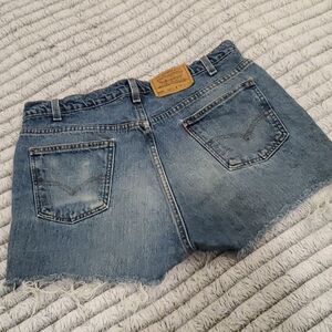 Vintage hi-waist broken in Levi's shorts